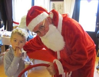 Tomten bjöd på godis